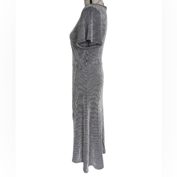Caution to the wind midi dress - Picture 2 of 10